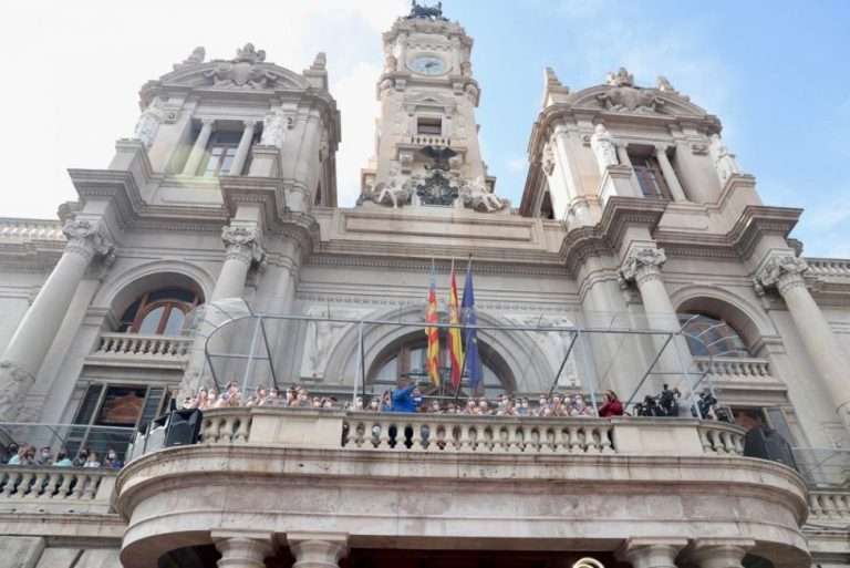 balcon-ayuntamiento-2023-infosvalencia